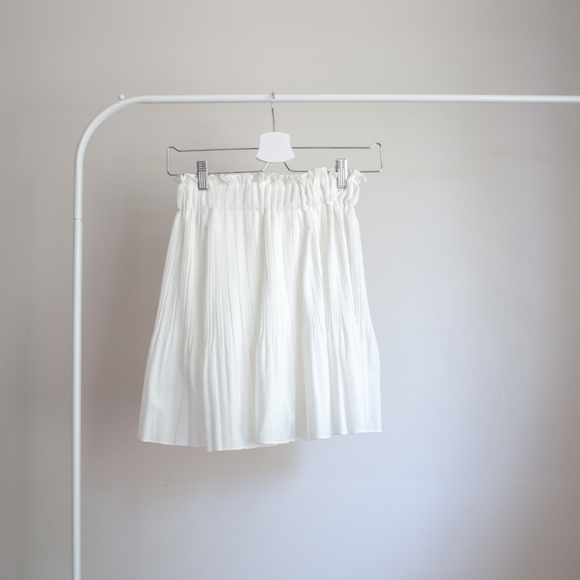 📌BOGO White Pleated Skirt - Picture 2 of 2
